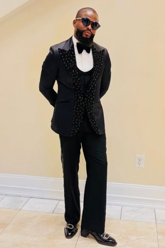 James Generous Black Three Pieces Prom Suits With Beadings