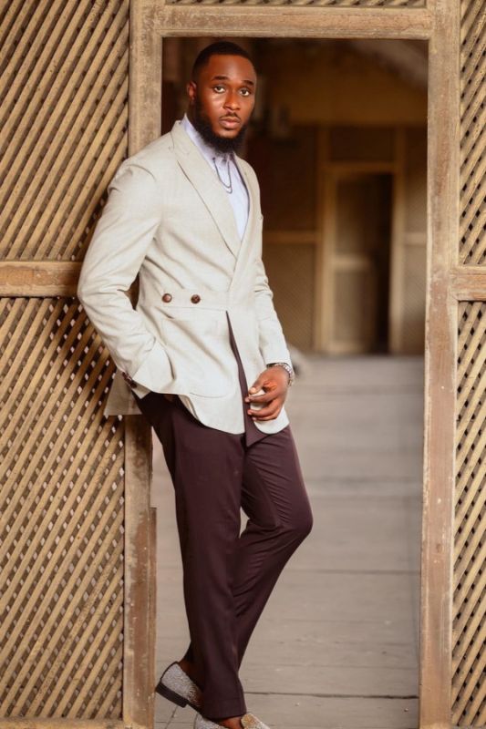 Cash Gentle Beige Peaked Lapel Double Breasted Two Piece Prom Suits With Brown Pants