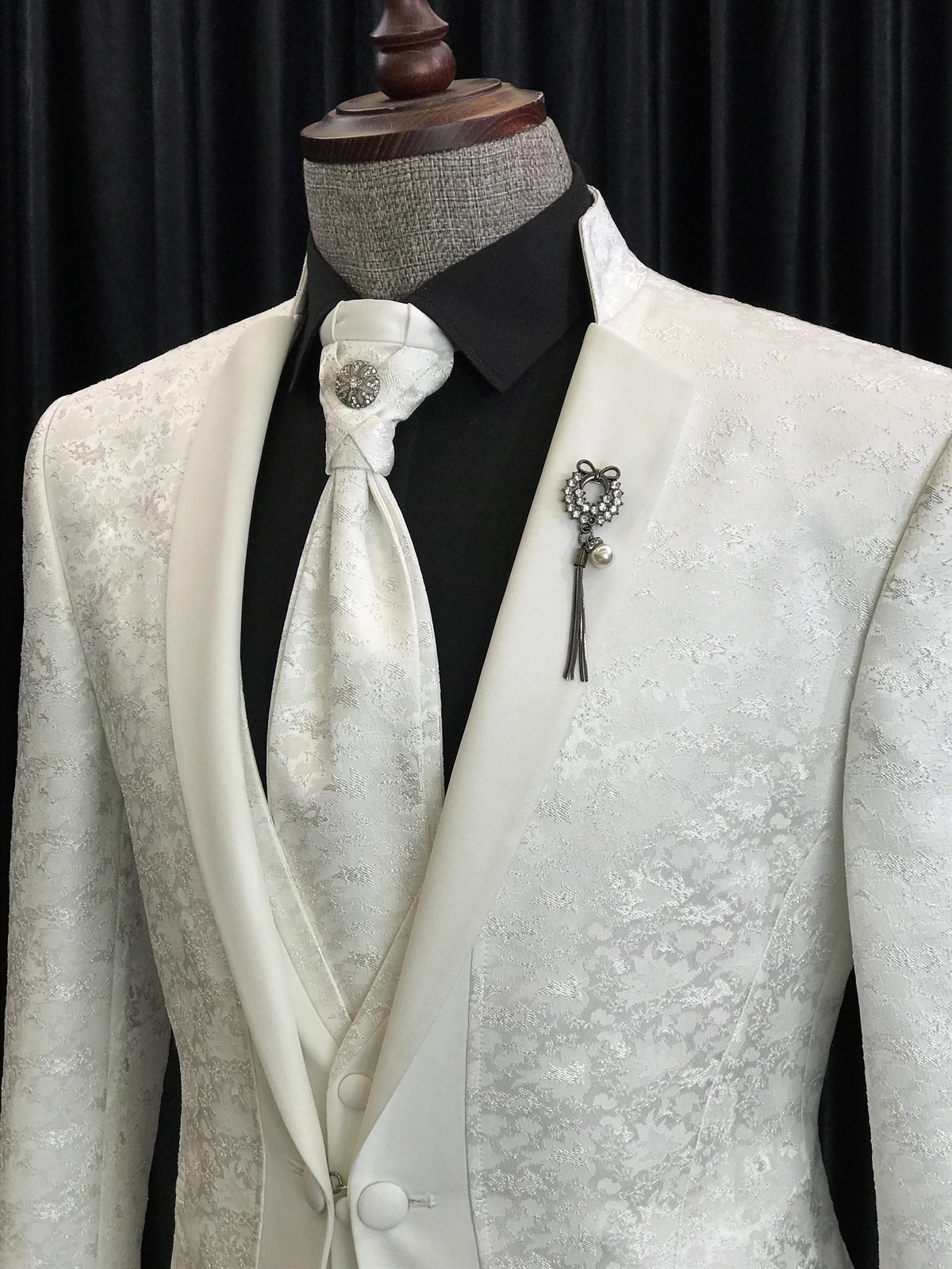 Christian New White Jacquard Three-Piece Wedding Suit with Special Lapel