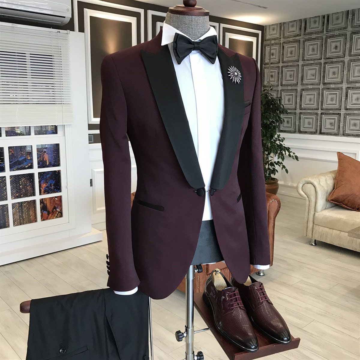 Jeffrey Burgundy with Black Peaked Lapel One-Button Formal Suit