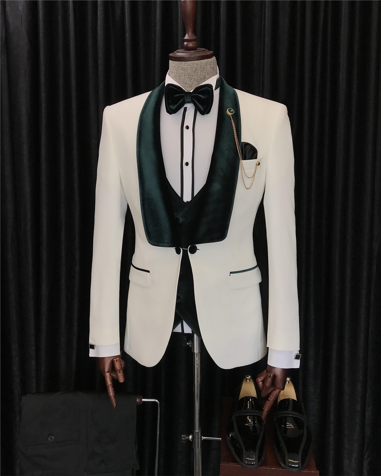 New Green Velvet Lapel White Three-Piece Suit Wedding Suit