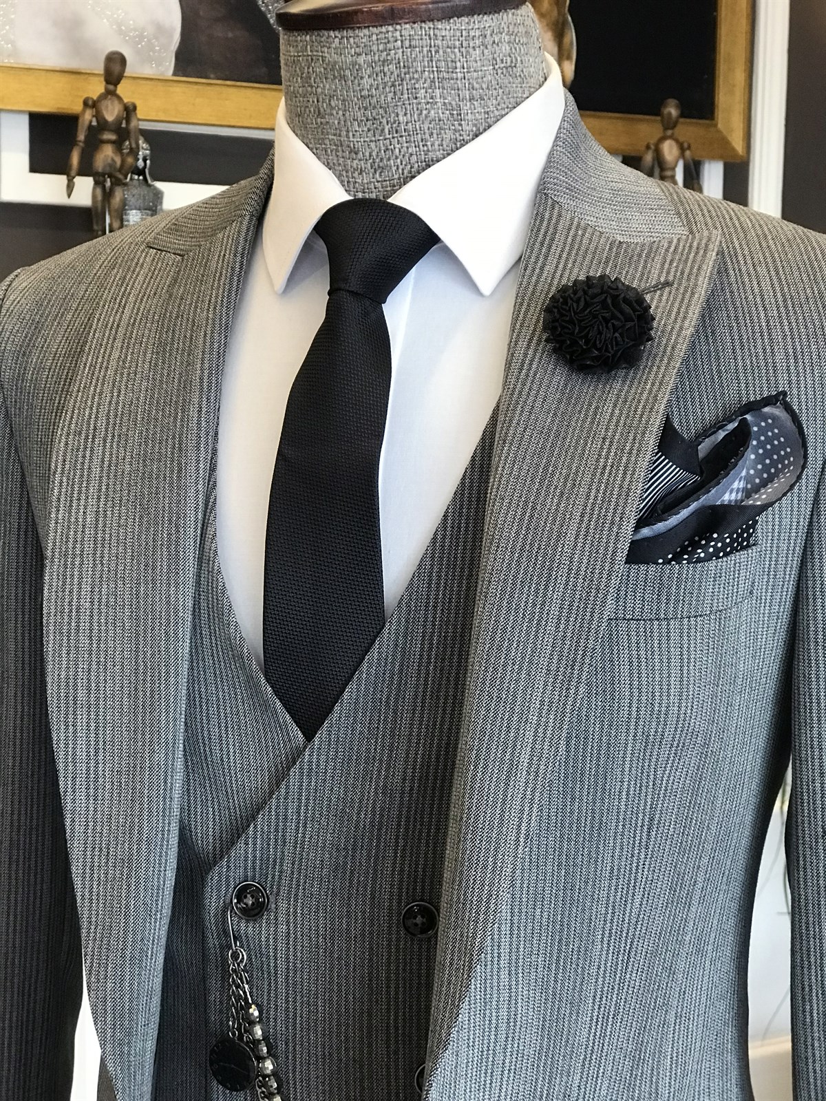 Curt Modern Grey One-Button Peaked Lapel Three-Piece Business Suit