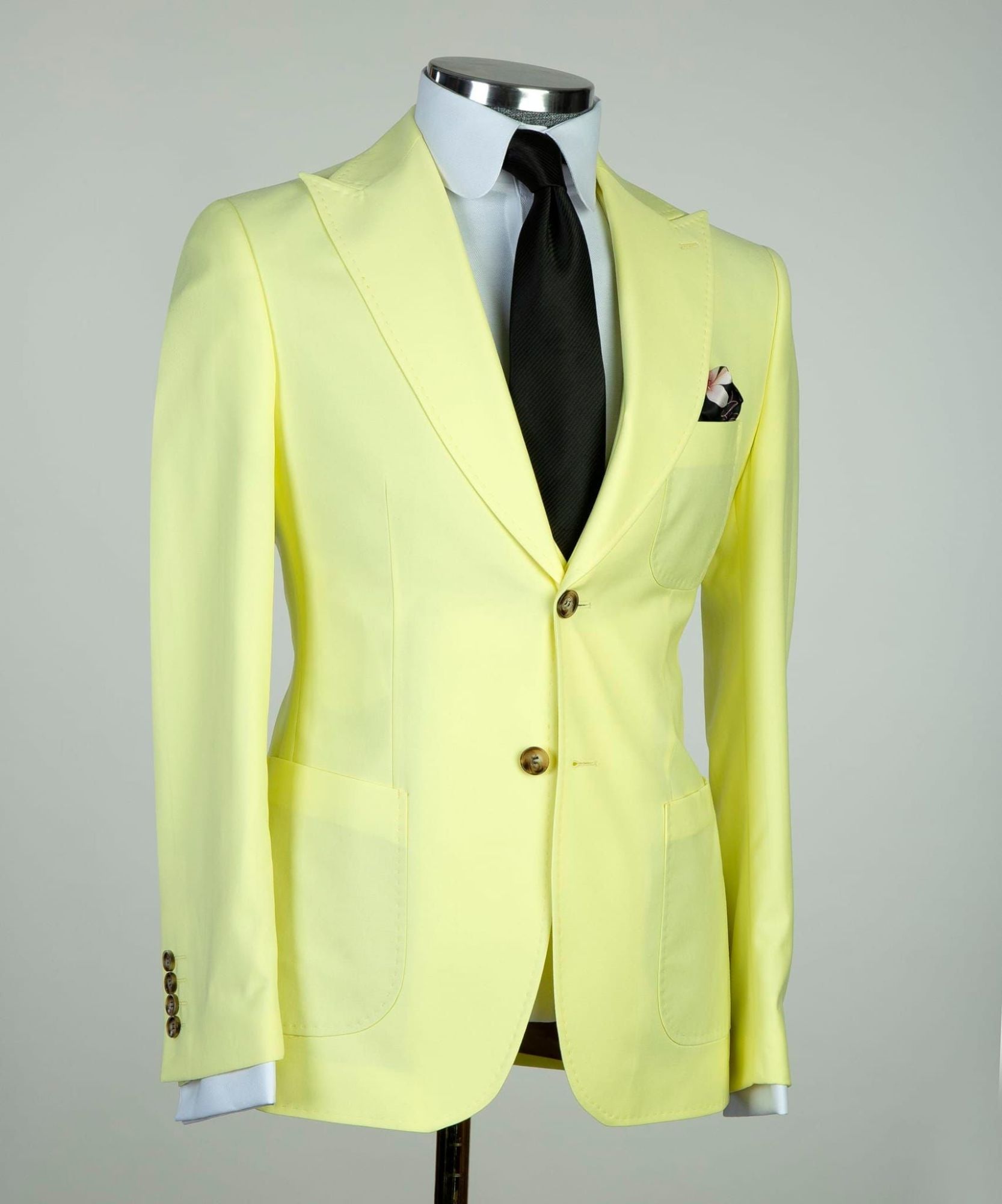 Light Yellow Pointed Collar Three Piece Men Business Suit