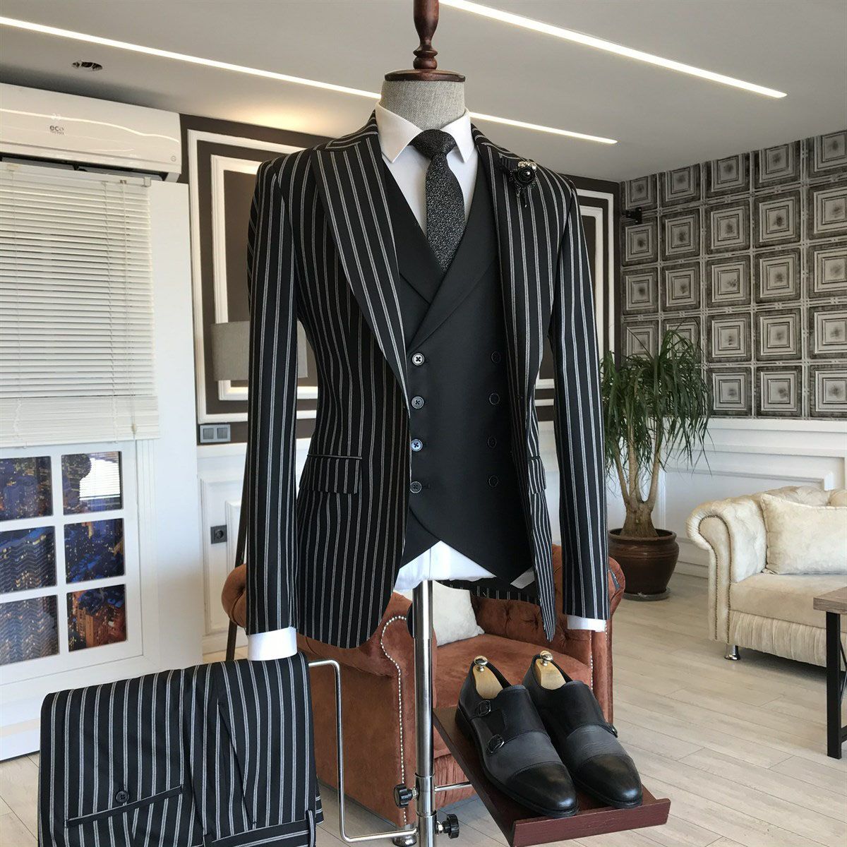 Levi Fashion Black and White Striped Three Piece Point Lapel Suit