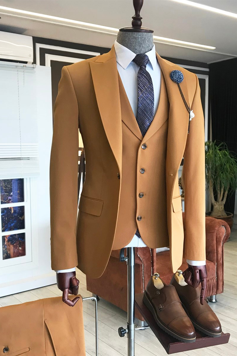 Julien Gold Brown Fashion Point Lapel Three-Piece Suit