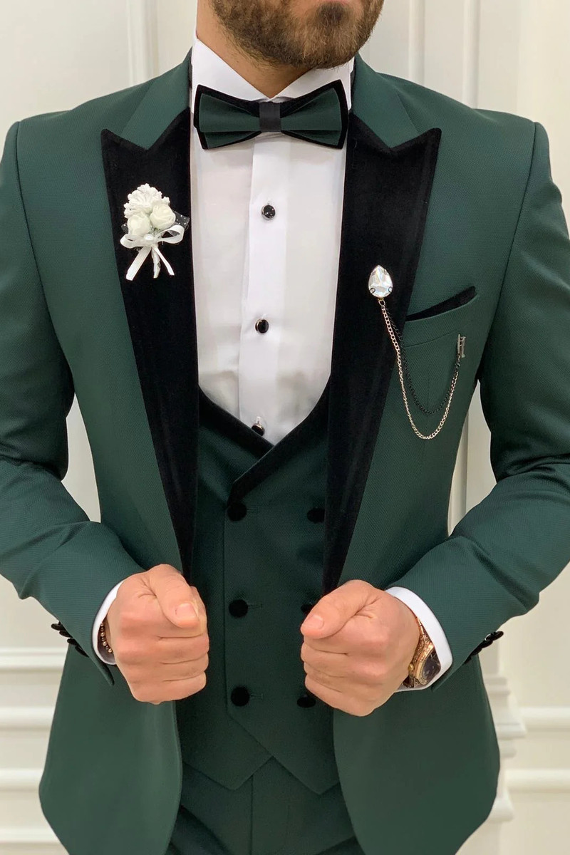 Modern Fashion Green Velvet Slim Fit Three-Piece Tuxedo with Peak Collar