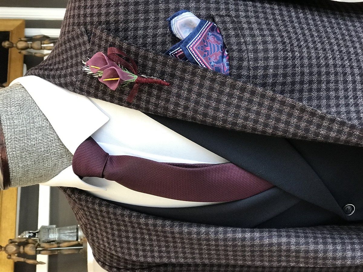 Plaid Peak Lapel Three-Piece Business Suit with Dark Blue Vest and Trousers