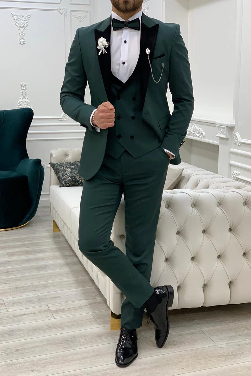 Modern Fashion Green Velvet Slim Fit Three-Piece Tuxedo with Peak Collar