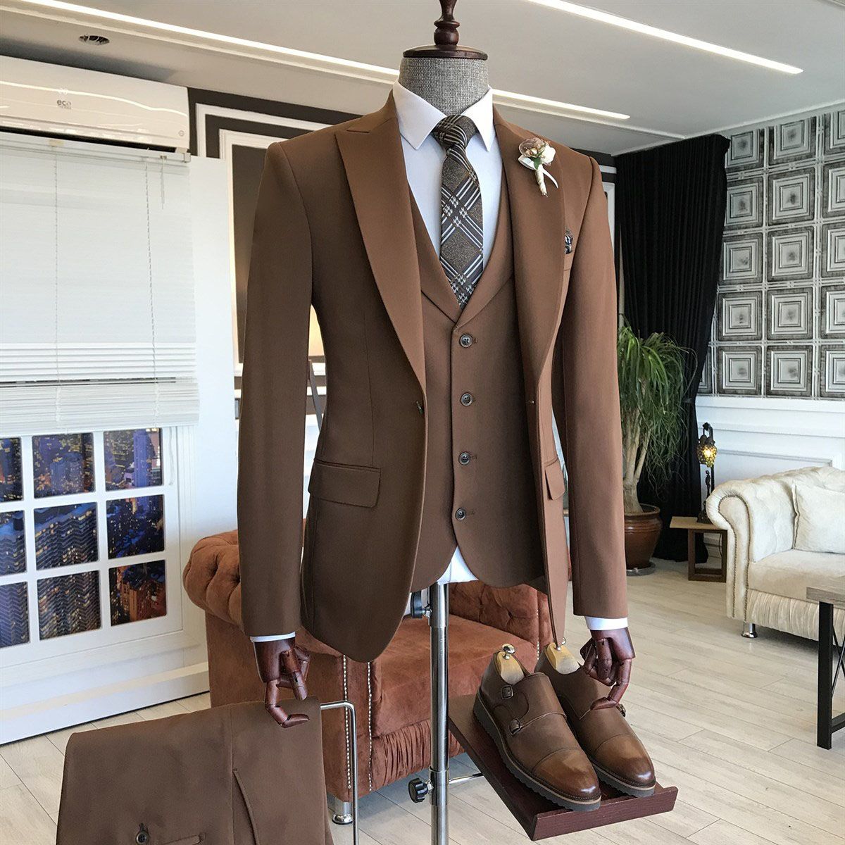 Charles Newest Brown Three-Piece Point Lapel Business Suit