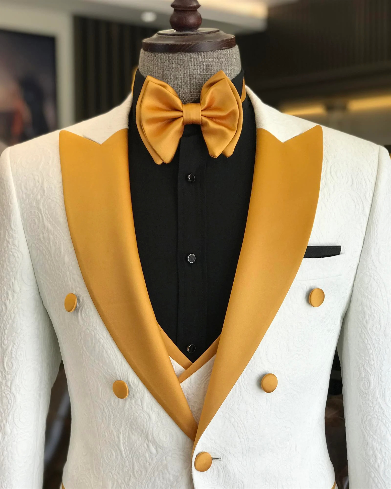 White Slim Fit Lapel Collar Jacket, Vest, and Trousers Groom Suit Gold Collar/White Pants & Green Collar/Black Pants