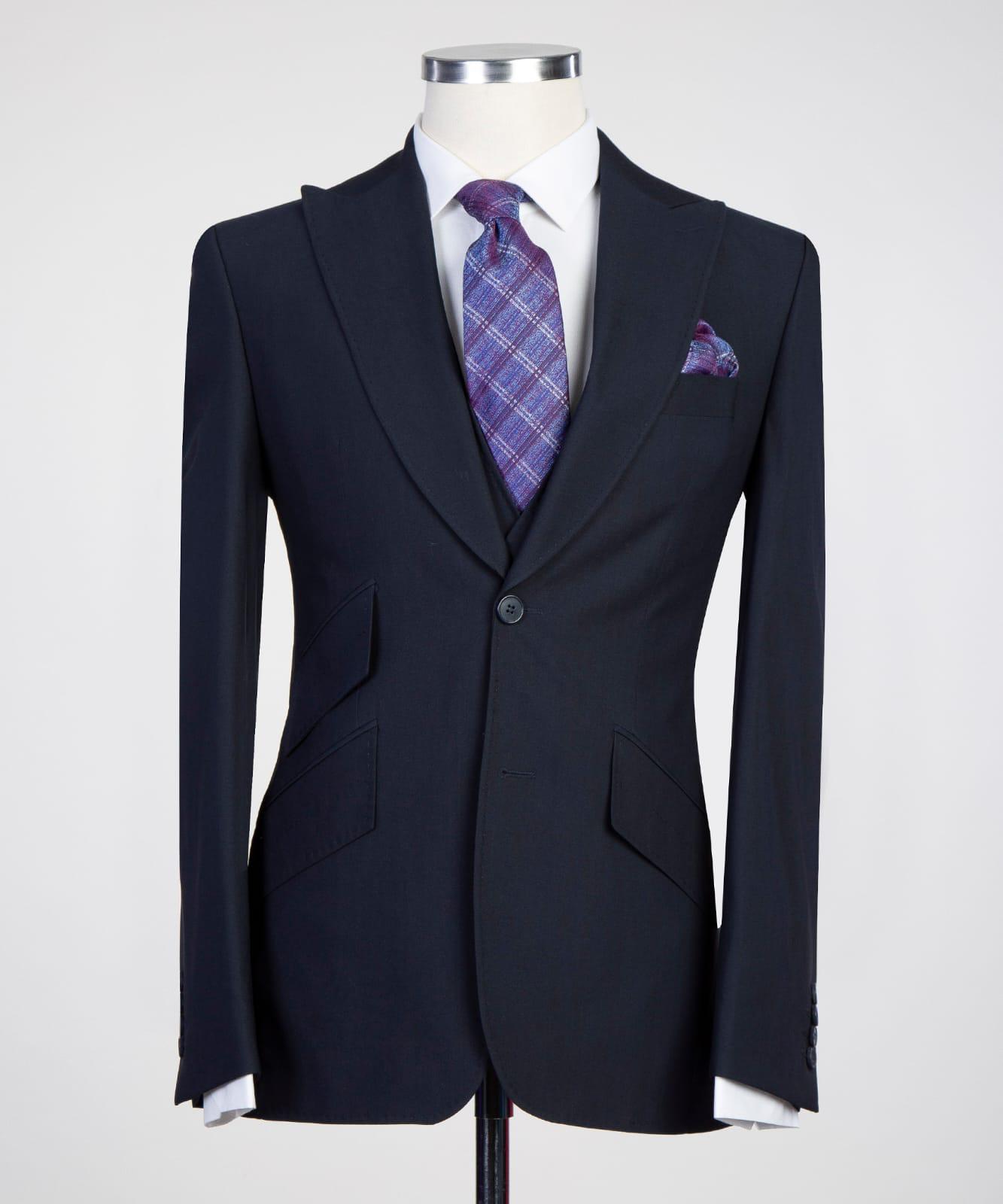 Fashion Dark Navy Three-Piece Suit with Point Collar