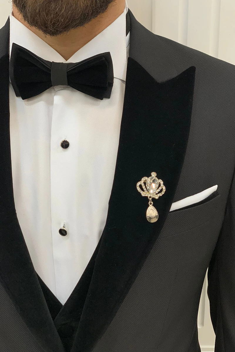 Modern Fashion Black Velvet Slim Fit Three-Piece Tuxedo with Peak Collar