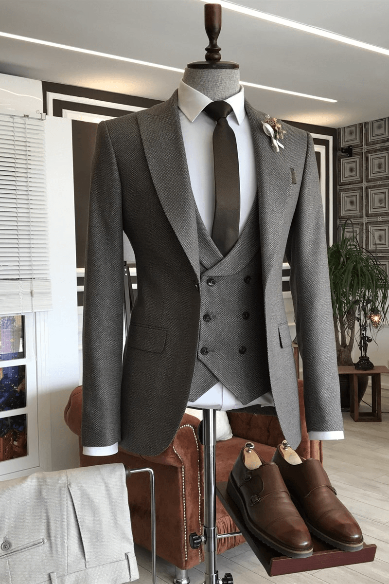 Popular Brown Small Plaid Three-Piece Pointed Lapel Business Suit
