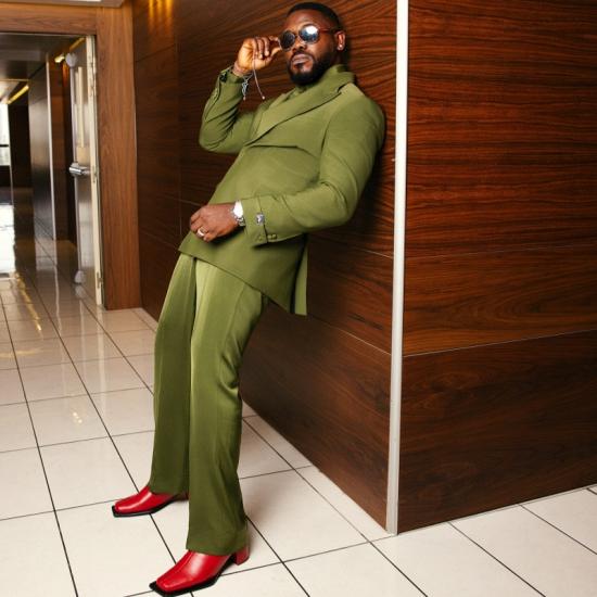 Brady Elegant Grass Green Peaked Lapel Satin Two Piece Prom Suits With Double Vents_3