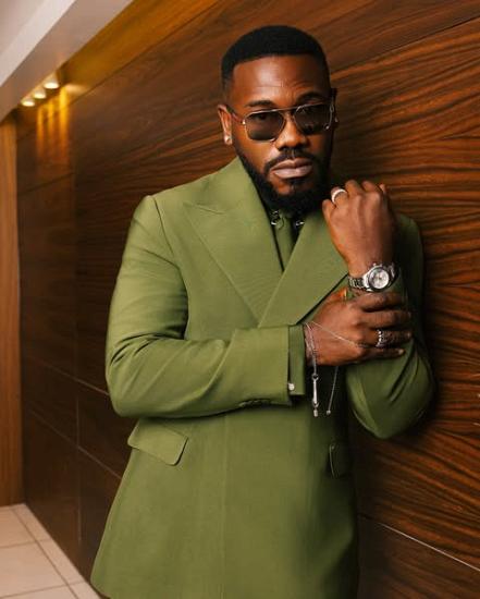 Brady Elegant Grass Green Peaked Lapel Satin Two Piece Prom Suits With Double Vents_2