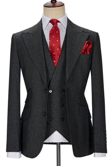 The  black three-piece pointed lapel business men's suit_1