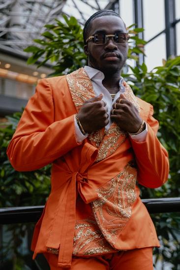 New Chic Orange Shawl Lapel Two Piece Prom Suits With Gold Appliques_2